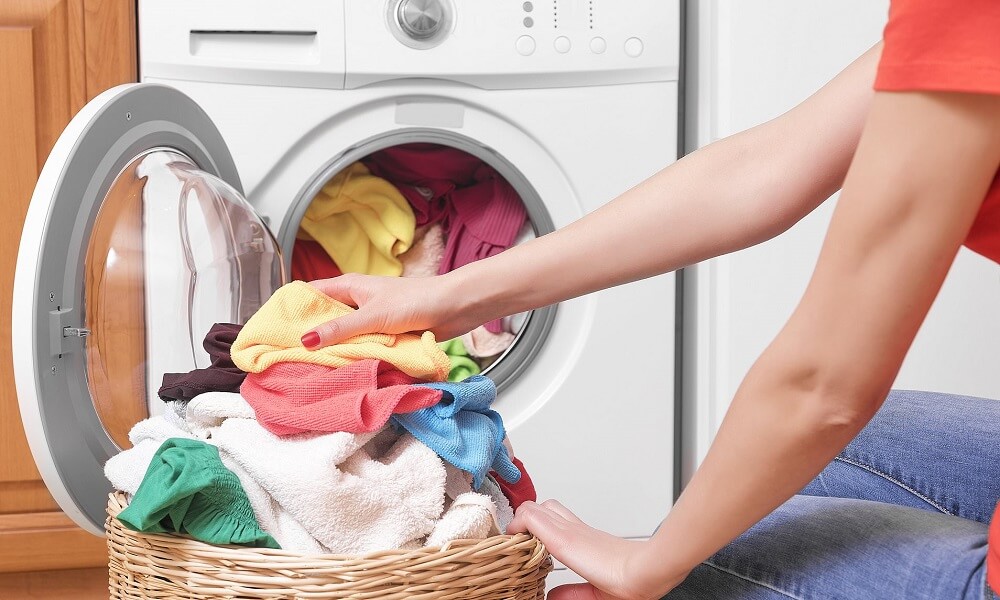 شستن لباس ها بعد از سمپاشی منزل